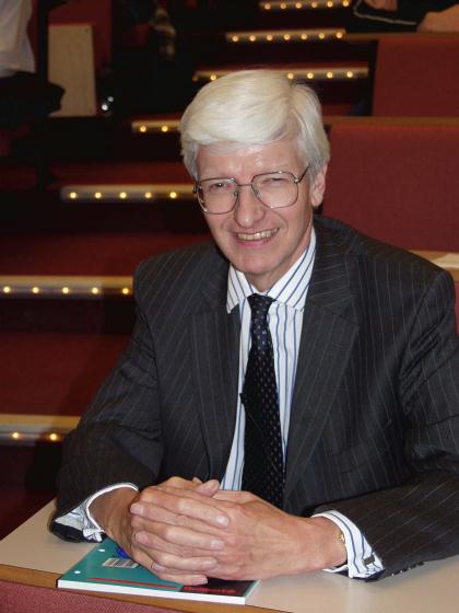 Sir Christopher Llewellyn Smith